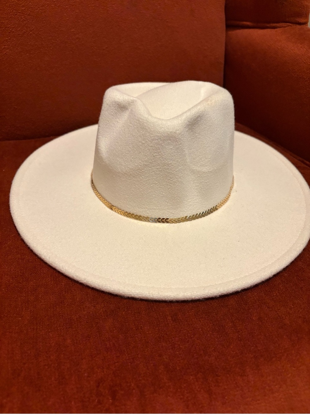 White Felt Fedora cowgirl hat with Gold Chain Accent with tags